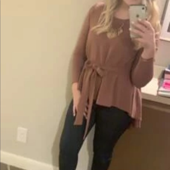 Self Belted Dip Hem Top - Picture 6 of 9